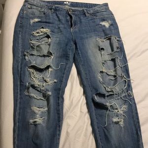 GARAGE STORE RIPPED BOYFRIEND JEANS